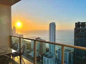 公寓, 陽台, 部分海景 | 室外用餐