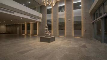 Apartment, Balcony, Partial Sea View | Lobby