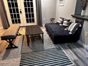 Living area - Cozy 2-bedroom apartment in beautiful Ewing Township with AC (Ewing Township)