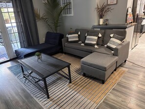 Living area - Cozy 2-bedroom apartment in beautiful Ewing Township with AC (Ewing Township)