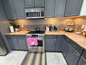 Private kitchen - Cozy 2-bedroom apartment in beautiful Ewing Township with AC (Ewing Township)