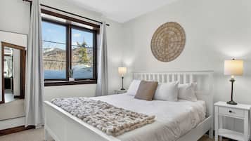 Family Condo, Patio, Mountain View