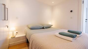 Iron/ironing board, free WiFi, bed sheets