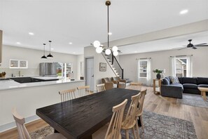 Interior - ¡SocialHaus! Sleeps 16! 5 mins to Gainbridge (Indianapolis)