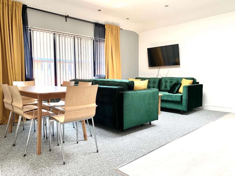 B - Delux 2-bedroom Apartment In The Center Of Thatcham - Highclere