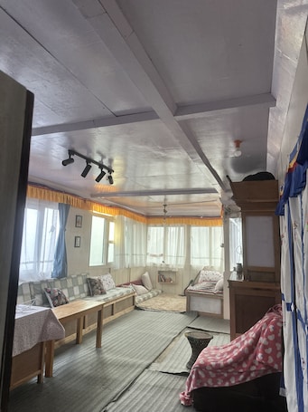 Interior. Syabru Nomads Basecamp