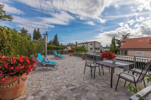 Outdoor dining - Apartment for 2 persons with sea view (Crikvenica)