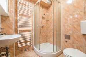 Shower, towels, soap, toilet paper - Apartment for 2 persons with sea view (Crikvenica)