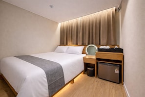 Luxury Double Room | Desk, laptop workspace, blackout drapes, soundproofing - Sonoce Hostel Seoul - Private & Premium (Seoul)