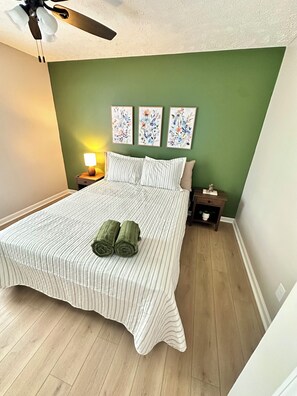Iron/ironing board, WiFi, bed sheets - The Social House (Smyrna)