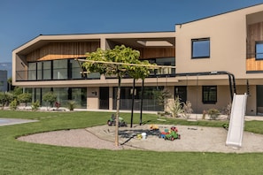 Children’s area - Apartment 'Rentsch' with Stunning Mountain Views and Private Garden (Bolzano)