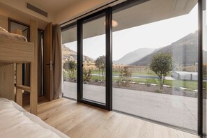 2 bedrooms, WiFi, bed sheets, wheelchair access - Trianglhof Apartment 'Rentsch' with Stunning Mountain View and Private Garden (Bolzano)