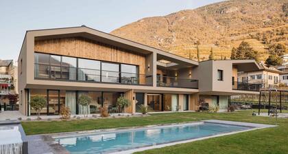 Trianglhof Apartment 'Kampill' with Stunning Mountain Views and Spacious Balcony