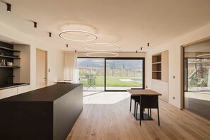 Interior - Trianglhof Apartment 'Rosengarten' with Mountain View and Rooftop Terrace (Bolzano)