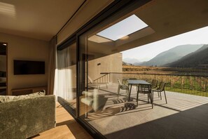 Interior - Trianglhof Apartment 'Rosengarten' with Mountain View and Rooftop Terrace (Bolzano)