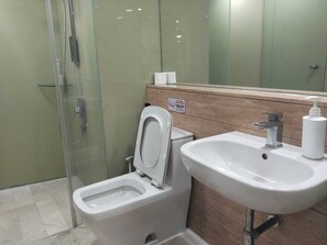 Free toiletries, hair dryer, towels, soap - Vortex Suites KLCC bY Chia (Kuala Lumpur)