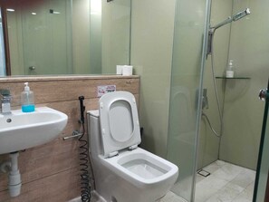 Free toiletries, hair dryer, towels, soap - Vortex Suites KLCC bY Chia (Kuala Lumpur)