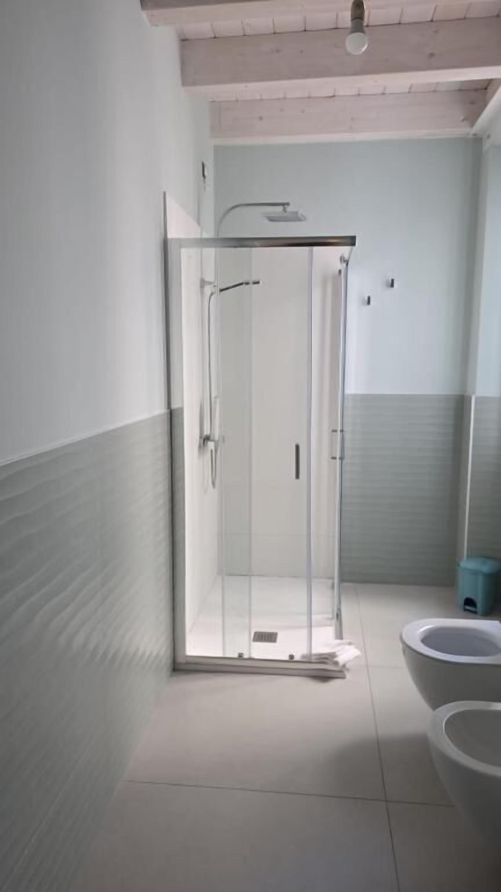 华丽公寓, 阳台 | 浴室