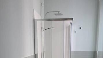 Appartamento Deluxe, balcone | Bagno