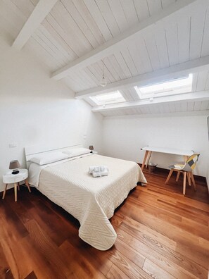 Double Room | Free WiFi, bed sheets - Galè Suite Apartment (Chieti)