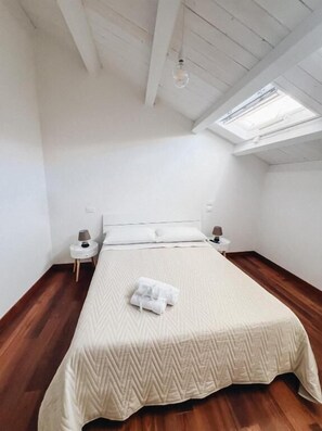 Double Room | Free WiFi, bed sheets