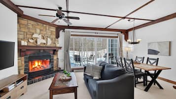 Comfort Condo | Living area
