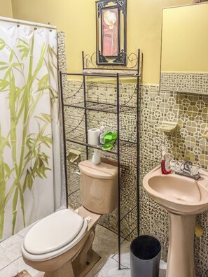 Rumah, pemandangan kebun | Kamar mandi