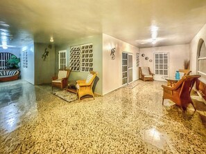 Nhà, quang cảnh vườn | Nội thất