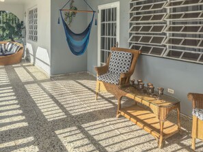 Nhà, quang cảnh vườn | Hiên