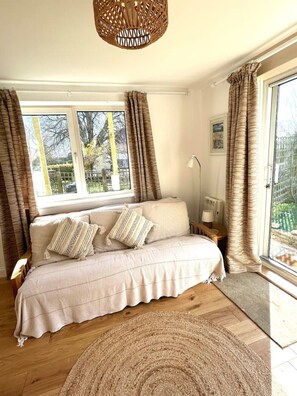 Living area - Sunset View - in the Cotswolds (Conderton)