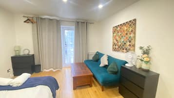 5 bedrooms, iron/ironing board, free WiFi, bed sheets