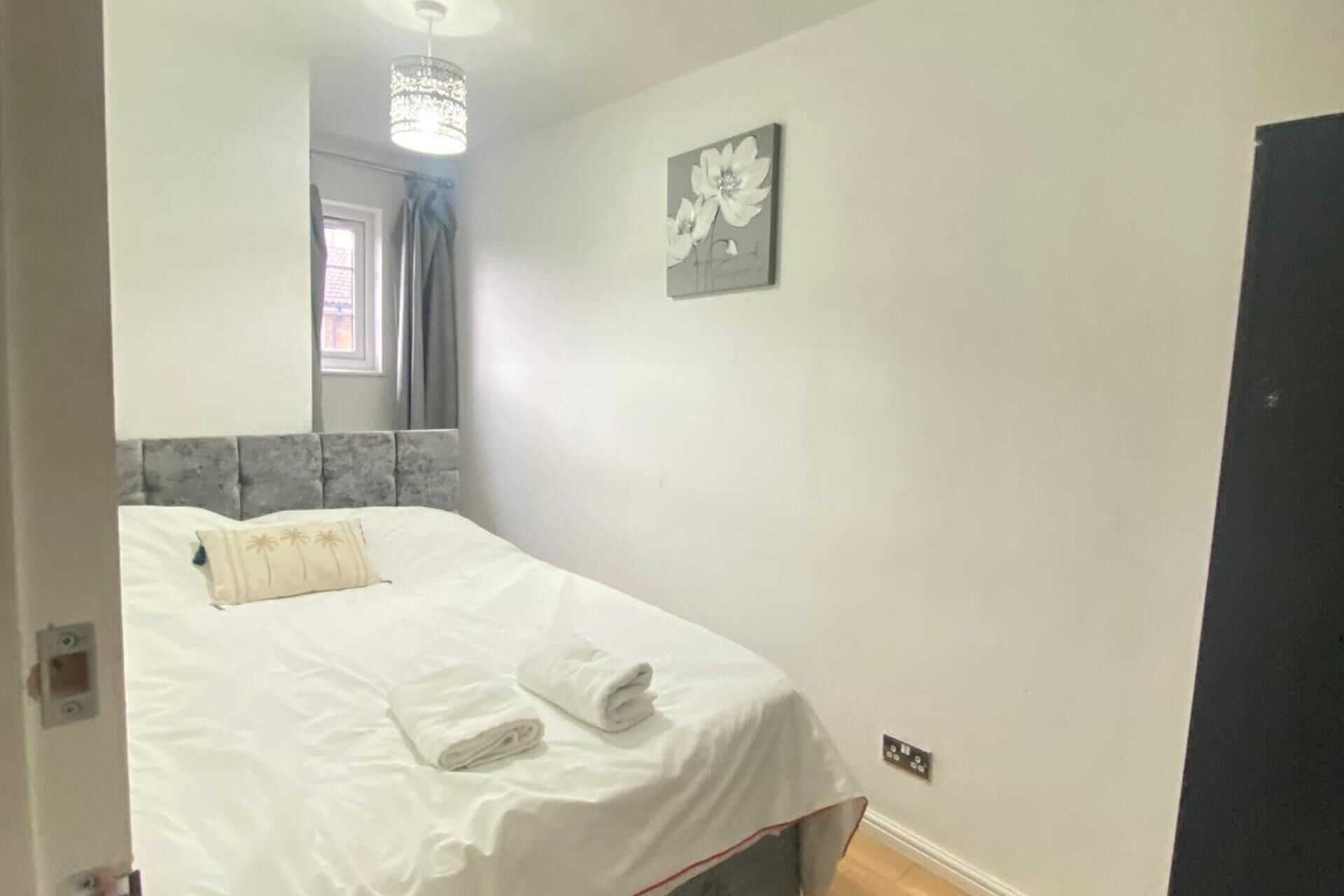 5 bedrooms, iron/ironing board, free WiFi, bed sheets