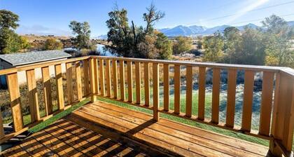 Paradise Valley Townhome with Stunning Mountain Views and Unmatched Comfort.