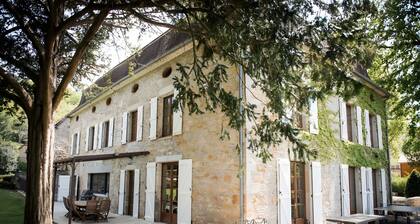 Large Charming House La Rivière, Heated Pool, Sleeps 15