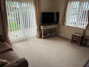 Cottage | Living area - The Bungalow (Norwich)