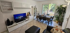 Fernseher, Stereoanlage, Arbeitsbereiche
