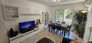 Fernseher, Stereoanlage, Arbeitsbereiche