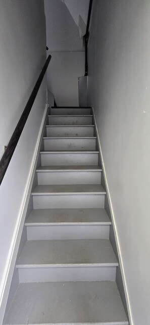 Interior - 30 minutes to downtown! Contemporary loft, across from Highview Park. (Toronto)