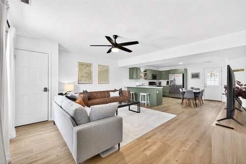 Woolery Haven- stylish & super convenient sleeps6!