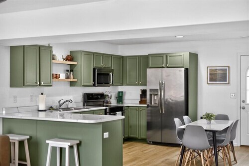 Woolery Haven- stylish & super convenient sleeps6!