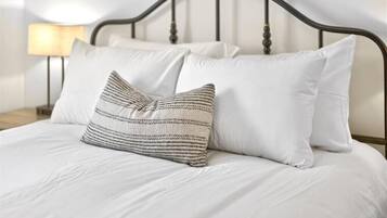 3 habitaciones, tabla de planchar con plancha, wifi y ropa de cama