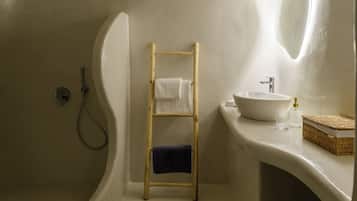 Honeymoon Double Room, Sea View | Bilik Mandi | Pancuran mandi, pengering rambut, tuala disediakan, sabun
