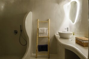 Honeymoon Double Room, Sea View | Bathroom - Caldera Whisper Caves (Santorini)