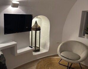 Interior - Caldera Whisper Caves (Santorini)