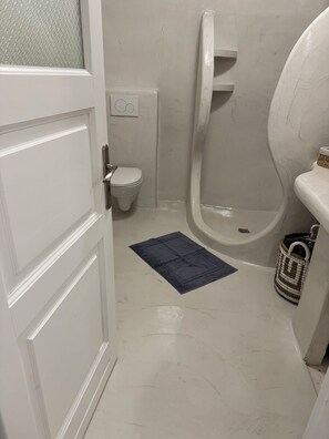 Bathroom - Caldera Whisper Caves (Santorini)