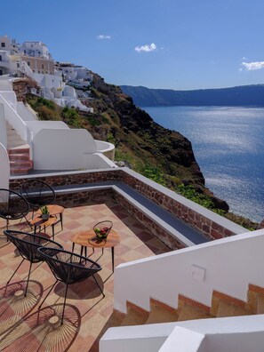 Exterior - Caldera Whisper Caves (Santorini)