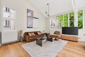 TV - Stylish Central and full of Light Loft - Paris 9th (Paris)