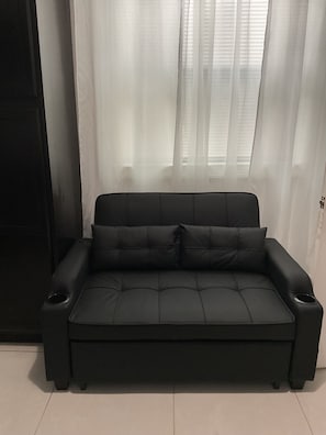 Living area - Lamor's Place (Fort Lauderdale)