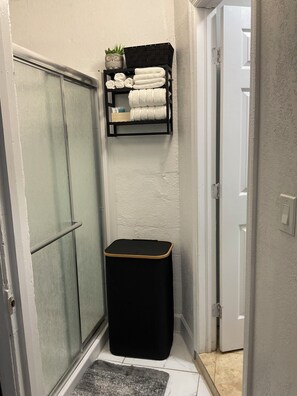 Interior - Lamor's Place (Fort Lauderdale)