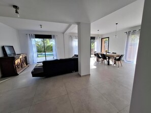Interior - Modern Villa with Provencal Charm (Saint-Raphaël)